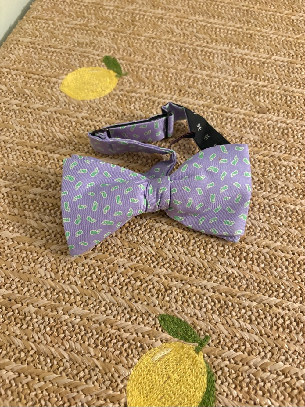 Vineyard Vines Mens Bow Tie Purple Lavender Green Vintage Micro Whales 100 Silk